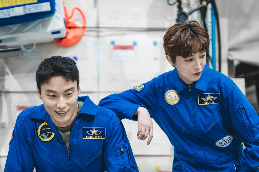 Lee Cho Hee et Heo Nam Jun sont des scientifiques spatiaux excentriques aux personnalités opposées dans le prochain drame "When The Stars Gossip"