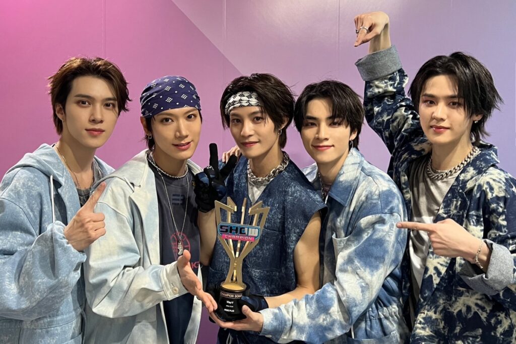 Regarder : WayV remporte la 2e victoire pour « FREQUENCY » sur « Show Champion » ; Performances de NEXZ, BADVILLAIN et plus